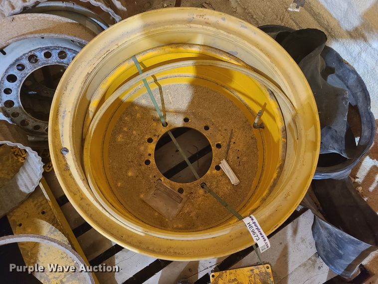 image for item HE9673 Ten lug wheel