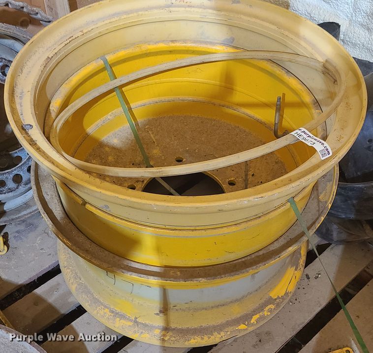 image for item HE9673 Ten lug wheel