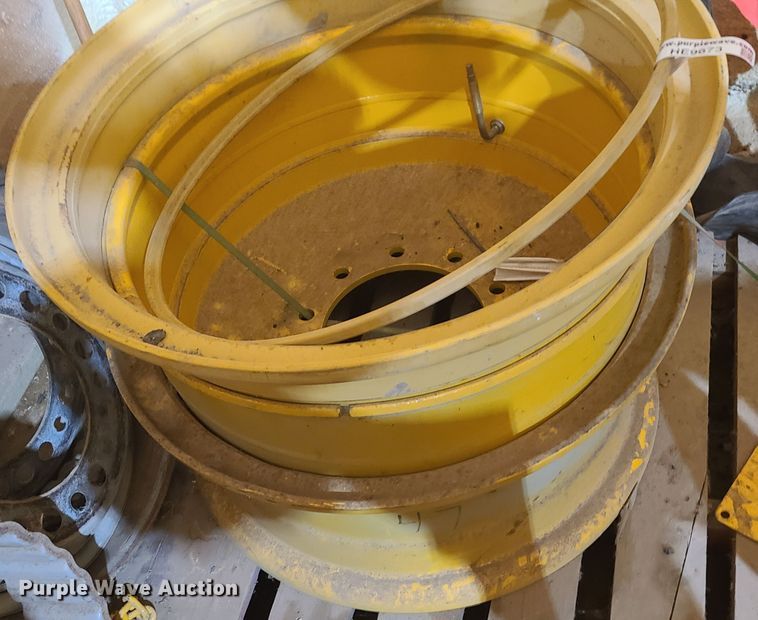 image for item HE9673 Ten lug wheel