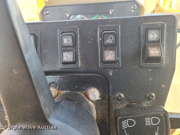 image for item HE9678 2007 Caterpillar 140H VHP  motor grader