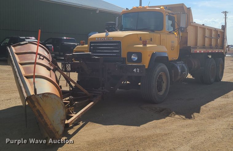 image for item HE9679 1999 Mack RD690S  dump truck