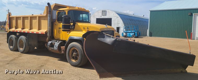 image for item HE9679 1999 Mack RD690S  dump truck