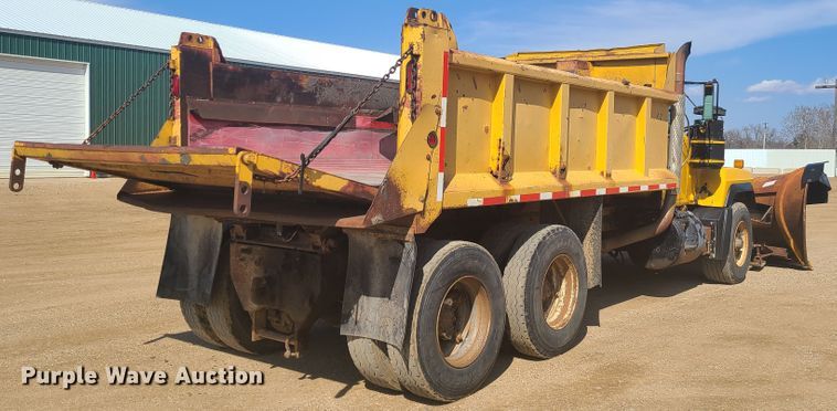 image for item HE9679 1999 Mack RD690S  dump truck
