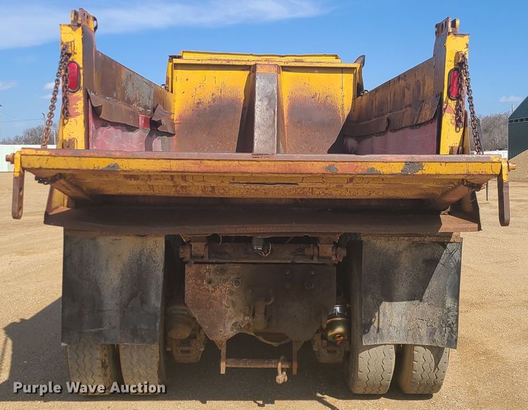 image for item HE9679 1999 Mack RD690S  dump truck