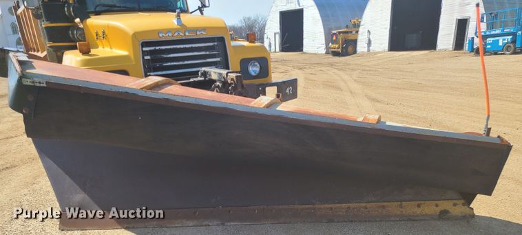 image for item HE9679 1999 Mack RD690S  dump truck