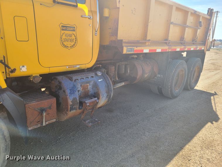 image for item HE9679 1999 Mack RD690S  dump truck