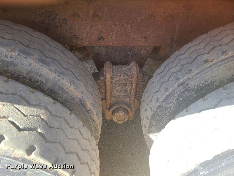 image for item HE9679 1999 Mack RD690S  dump truck