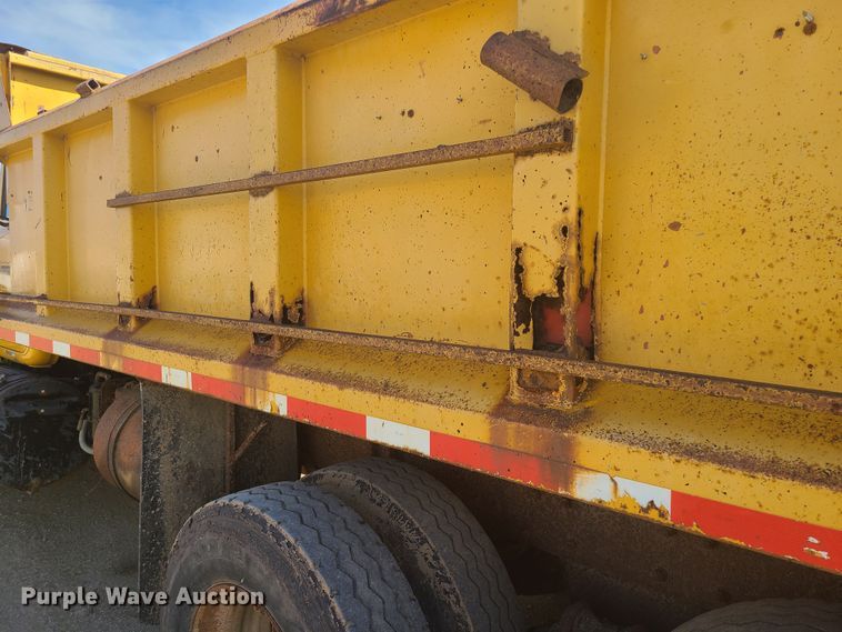 image for item HE9679 1999 Mack RD690S  dump truck