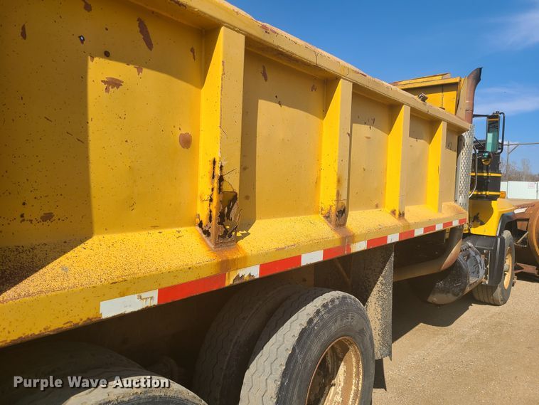 image for item HE9679 1999 Mack RD690S  dump truck