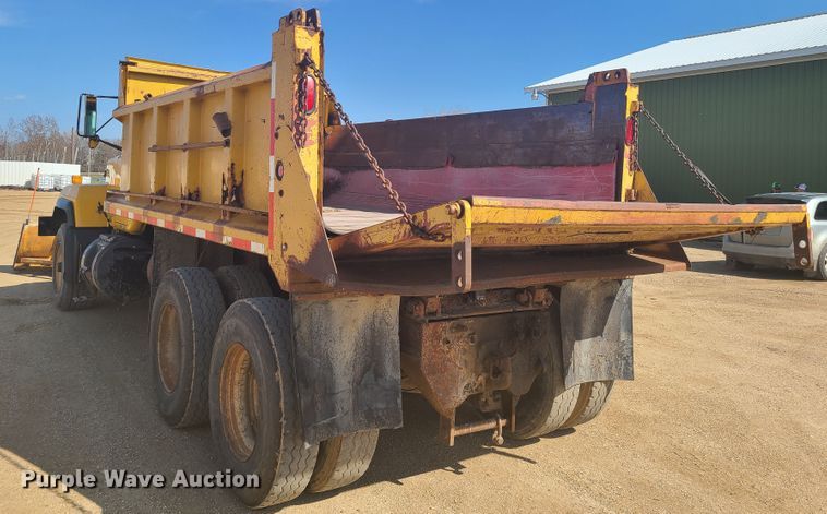 image for item HE9679 1999 Mack RD690S  dump truck