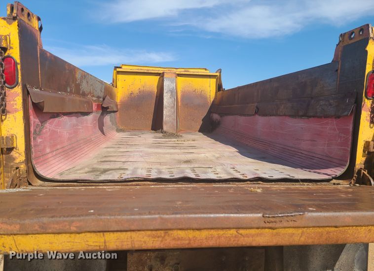 image for item HE9679 1999 Mack RD690S  dump truck