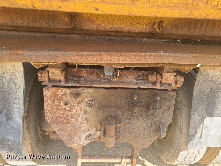 image for item HE9679 1999 Mack RD690S  dump truck