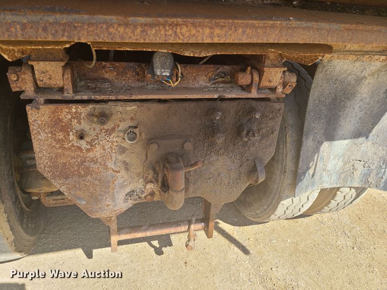 image for item HE9679 1999 Mack RD690S  dump truck