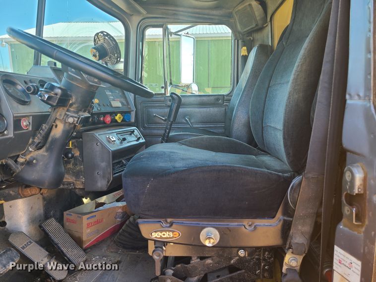 image for item HE9679 1999 Mack RD690S  dump truck