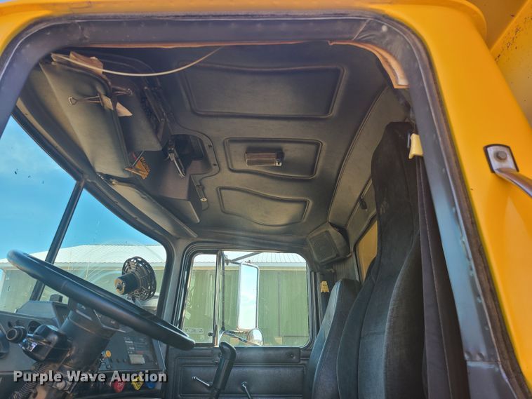 image for item HE9679 1999 Mack RD690S  dump truck