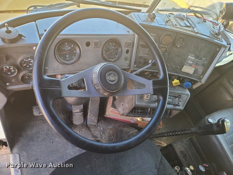 image for item HE9679 1999 Mack RD690S  dump truck