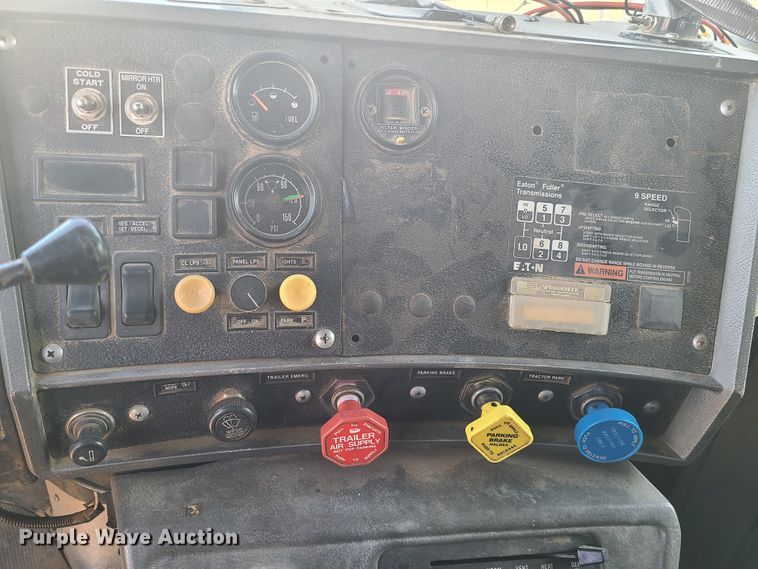 image for item HE9679 1999 Mack RD690S  dump truck