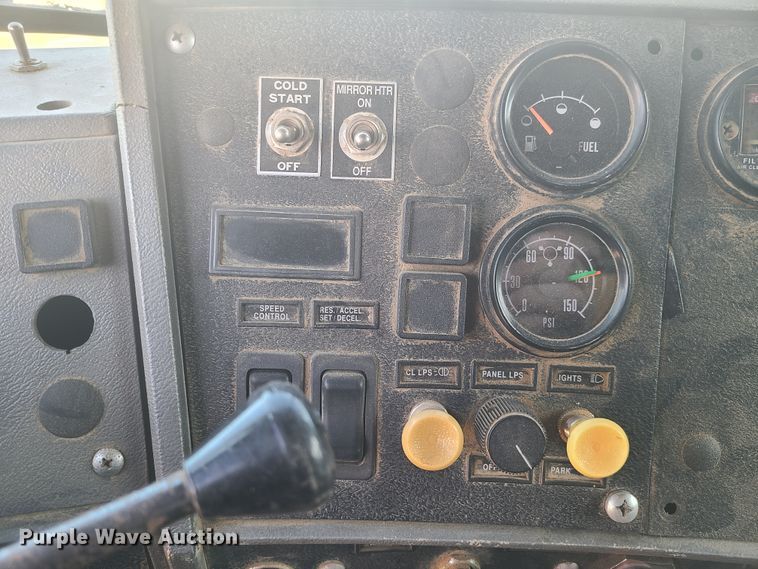 image for item HE9679 1999 Mack RD690S  dump truck