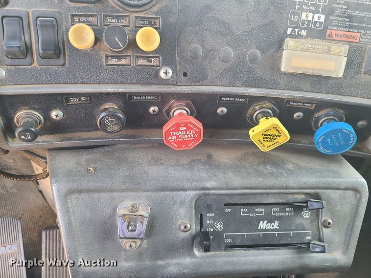 image for item HE9679 1999 Mack RD690S  dump truck