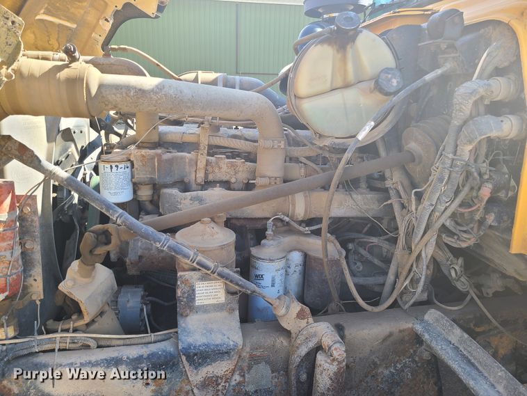 image for item HE9679 1999 Mack RD690S  dump truck