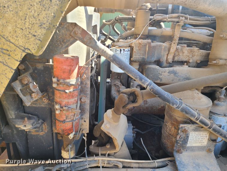 image for item HE9679 1999 Mack RD690S  dump truck