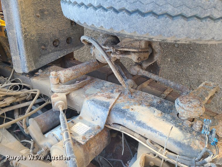 image for item HE9679 1999 Mack RD690S  dump truck