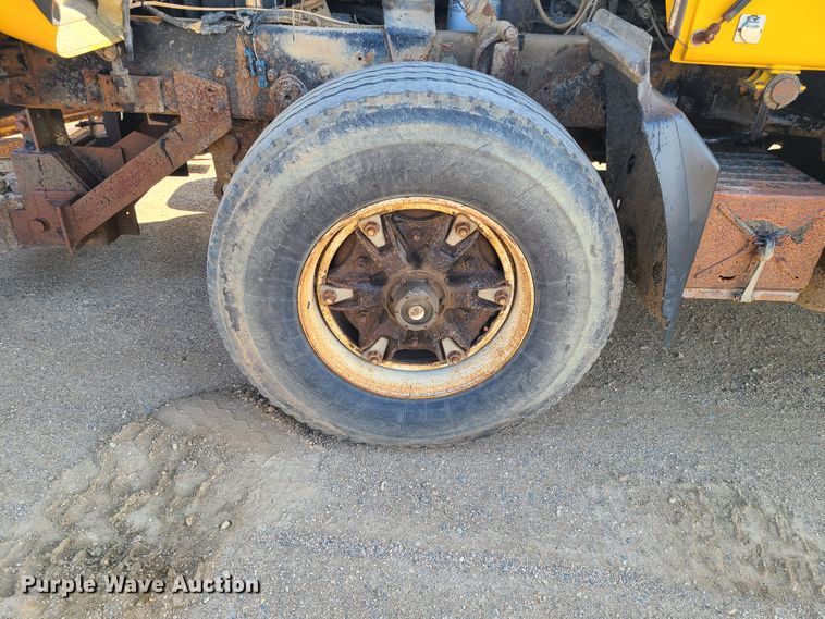 image for item HE9679 1999 Mack RD690S  dump truck