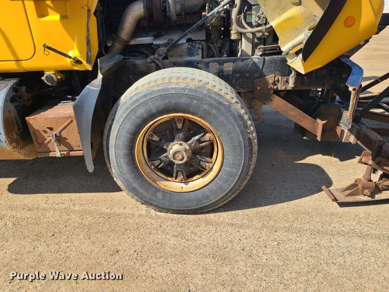 image for item HE9679 1999 Mack RD690S  dump truck