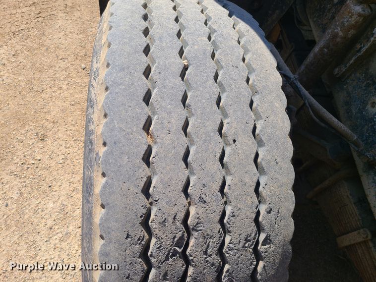 image for item HE9679 1999 Mack RD690S  dump truck