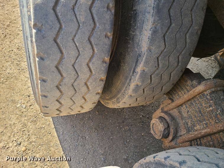 image for item HE9679 1999 Mack RD690S  dump truck