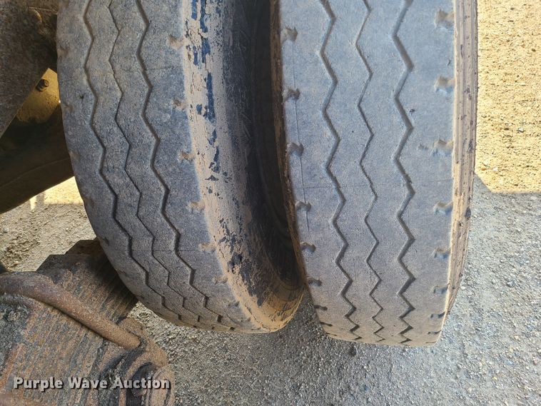 image for item HE9679 1999 Mack RD690S  dump truck