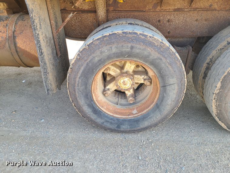 image for item HE9679 1999 Mack RD690S  dump truck