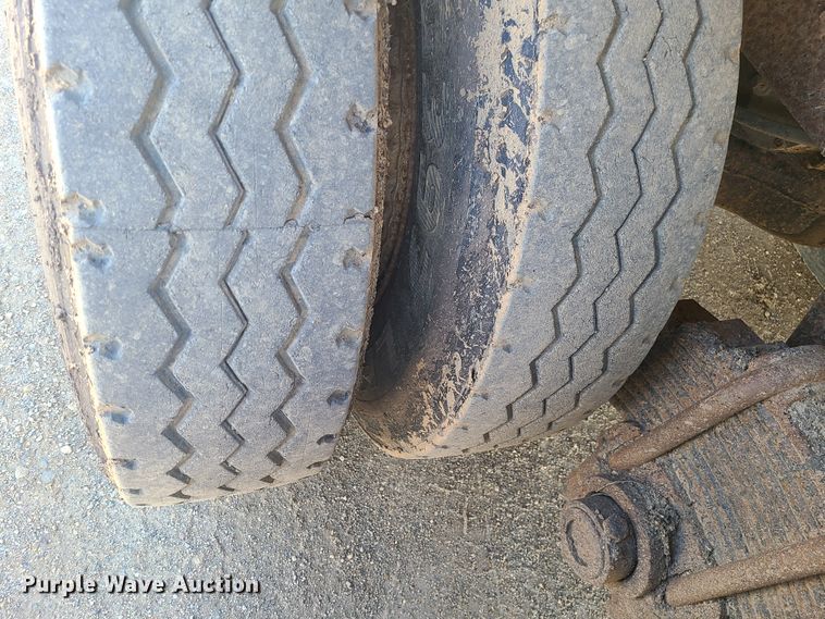 image for item HE9679 1999 Mack RD690S  dump truck