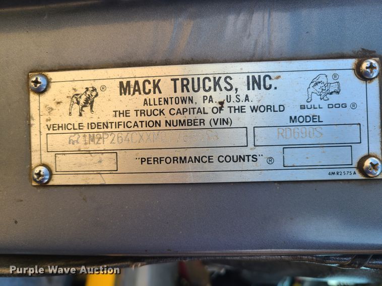 image for item HE9679 1999 Mack RD690S  dump truck