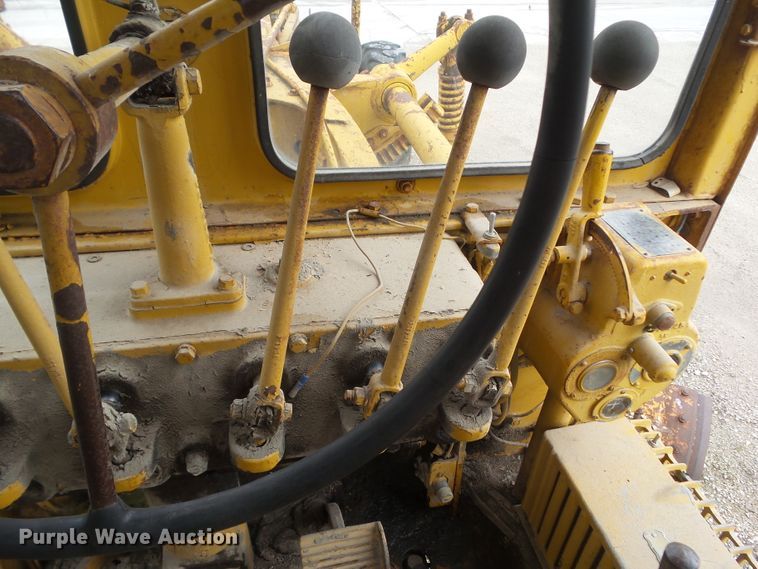 image for item HF9900 Caterpillar 12  rigid frame motor grader