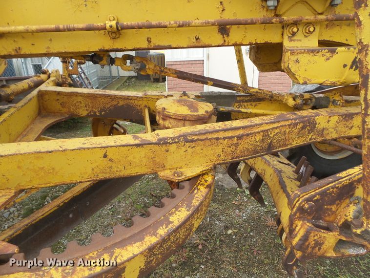 image for item HF9900 Caterpillar 12  rigid frame motor grader
