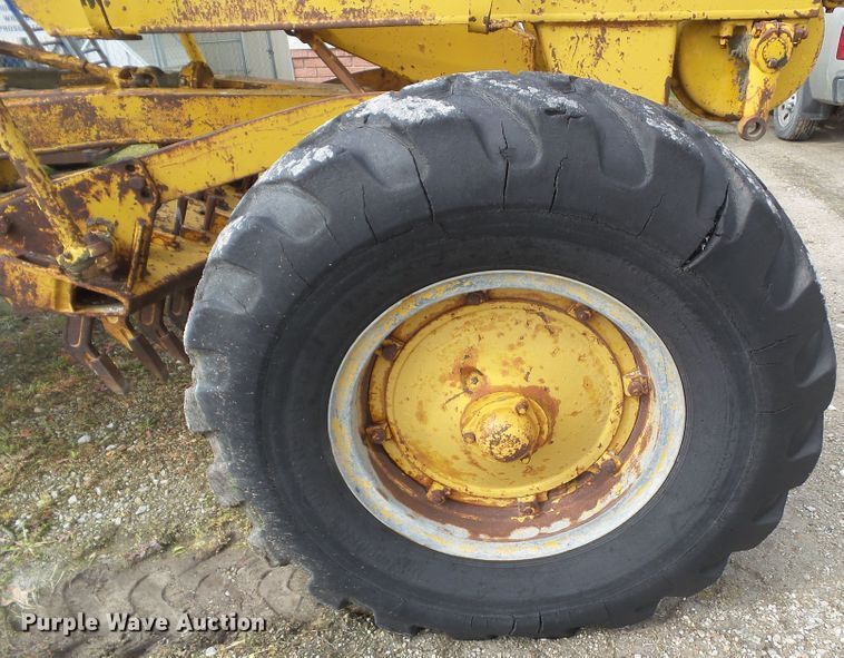 image for item HF9900 Caterpillar 12  rigid frame motor grader