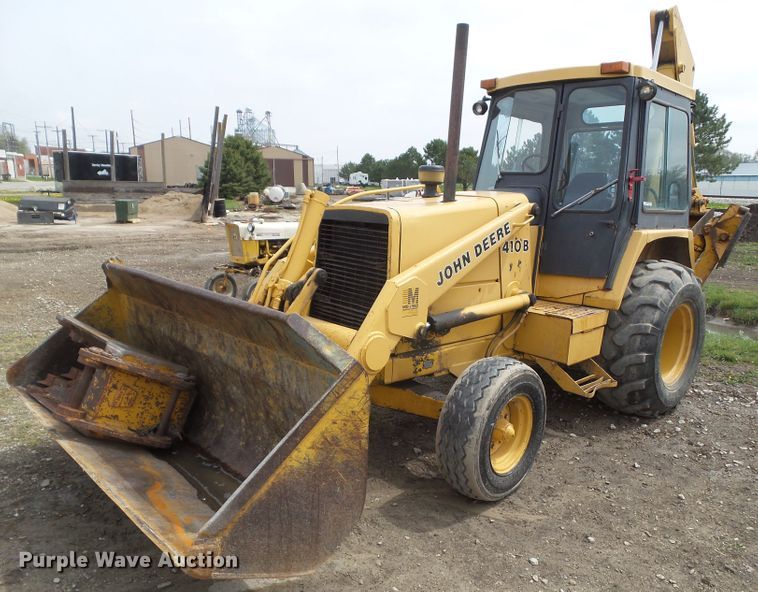image for item HF9903 1983 John Deere 410B  backhoe