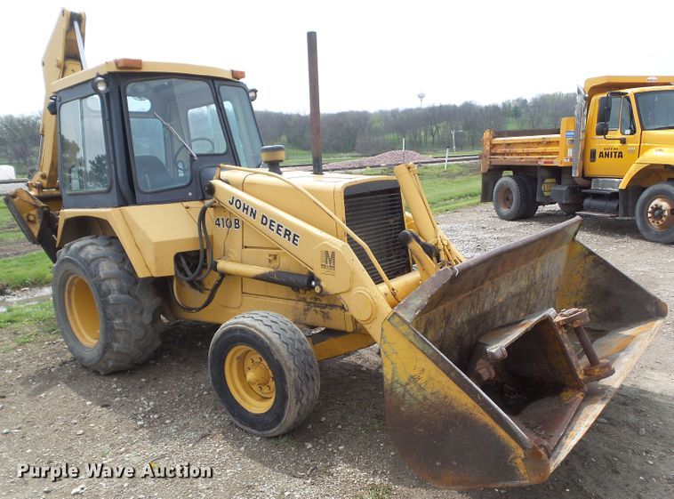 image for item HF9903 1983 John Deere 410B  backhoe