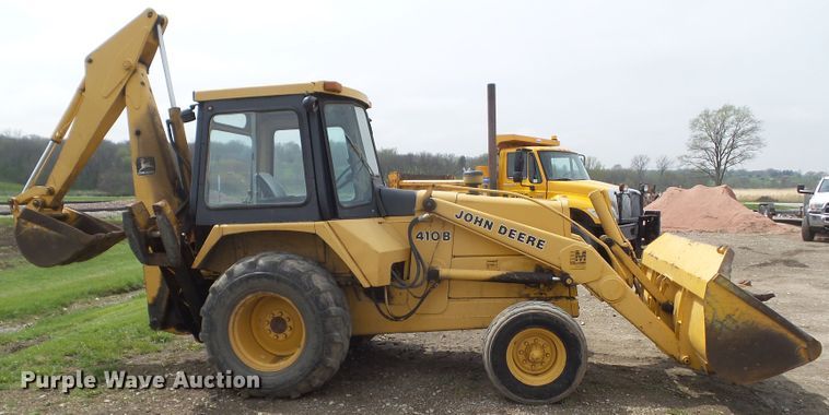 image for item HF9903 1983 John Deere 410B  backhoe