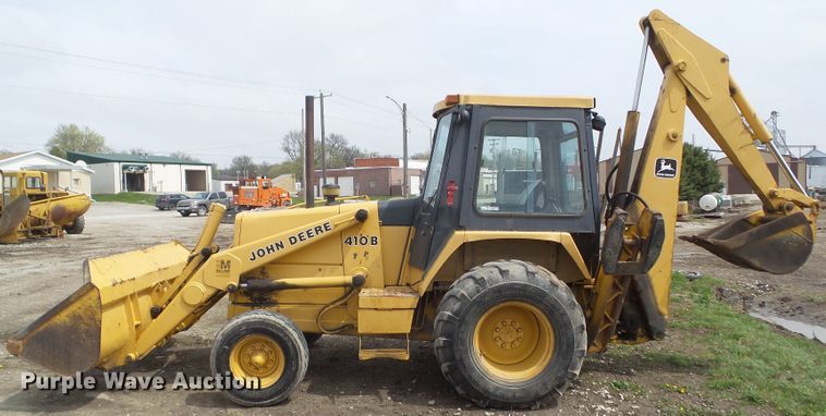 image for item HF9903 1983 John Deere 410B  backhoe
