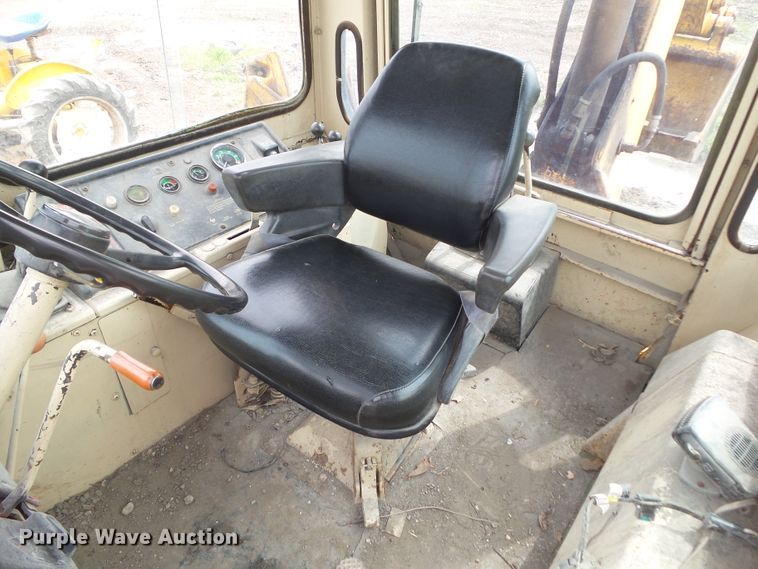 image for item HF9903 1983 John Deere 410B  backhoe