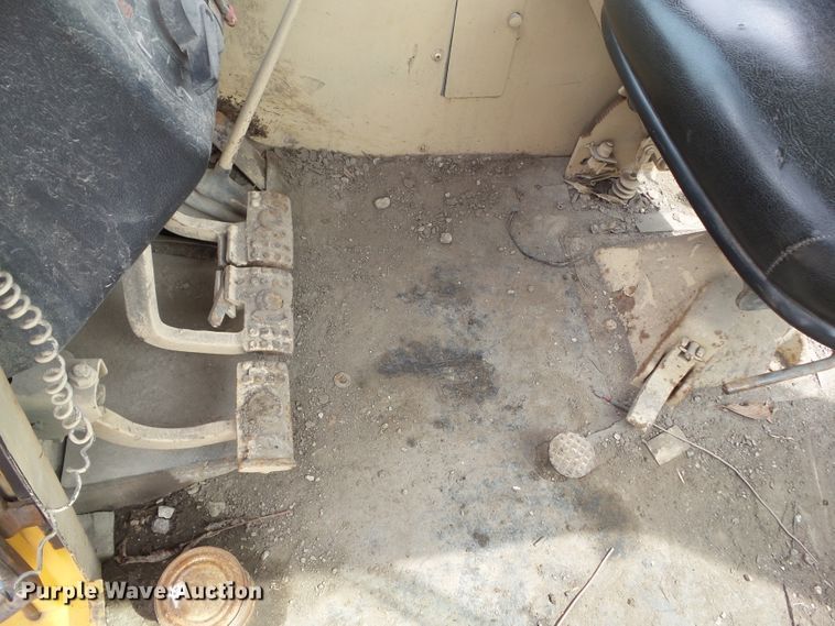 image for item HF9903 1983 John Deere 410B  backhoe