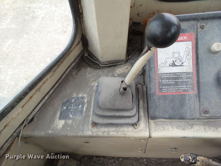 image for item HF9903 1983 John Deere 410B  backhoe