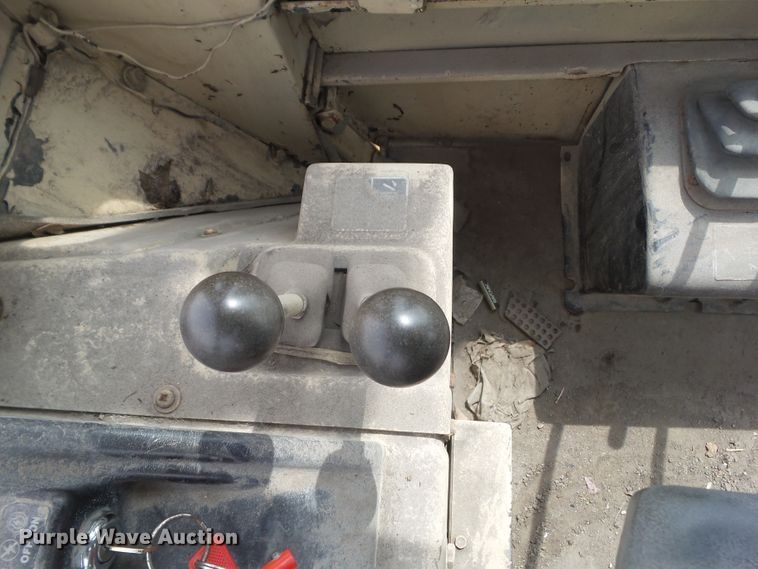 image for item HF9903 1983 John Deere 410B  backhoe