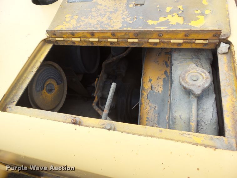 image for item HF9903 1983 John Deere 410B  backhoe