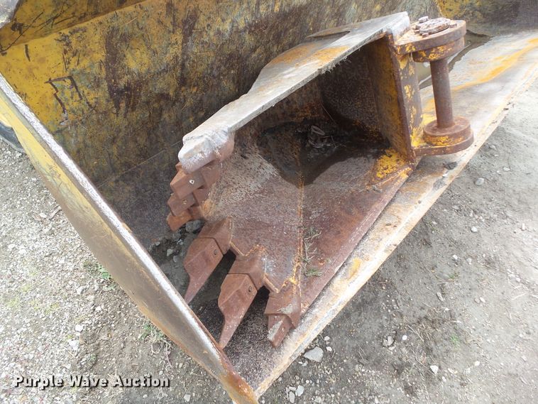 image for item HF9903 1983 John Deere 410B  backhoe