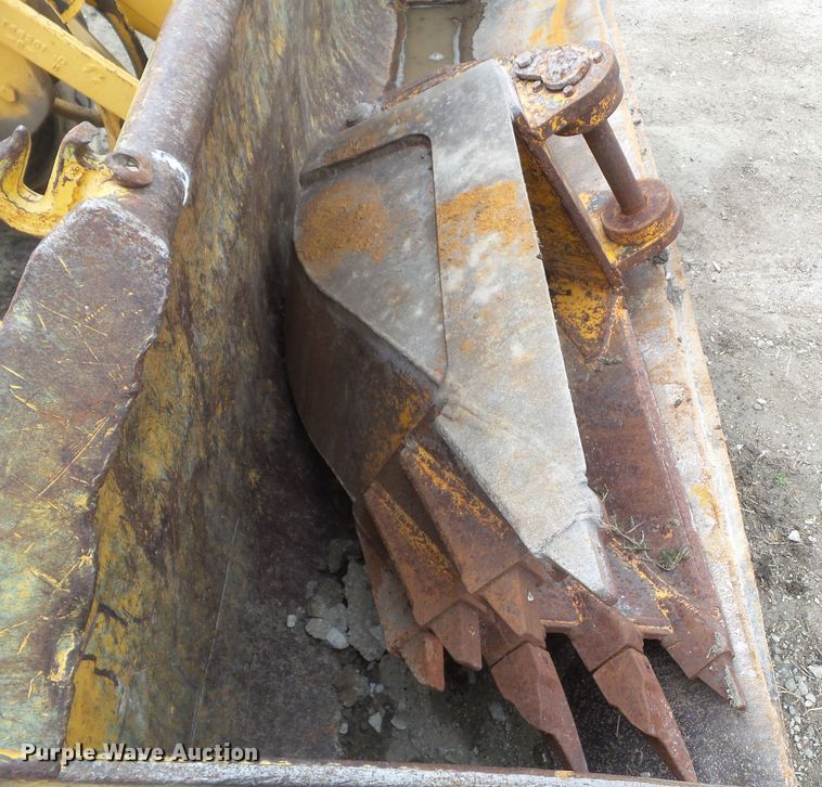 image for item HF9903 1983 John Deere 410B  backhoe