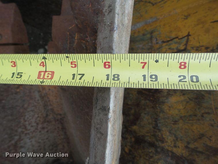 image for item HF9903 1983 John Deere 410B  backhoe