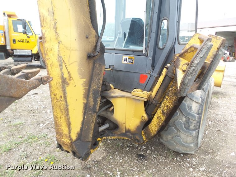 image for item HF9903 1983 John Deere 410B  backhoe
